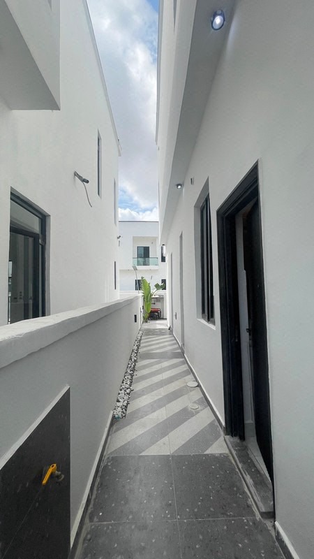 4 BEDROOM FULLY DETACHED WITH BQ LEKKI LAGOS photo 3