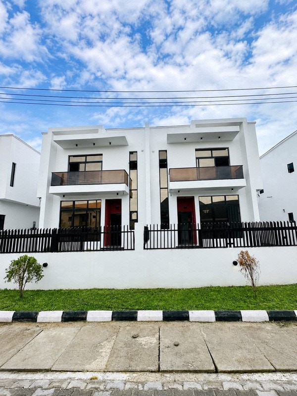 Beautifully finished 4bed Semi Detached Duplex 180m Ajah photo 3