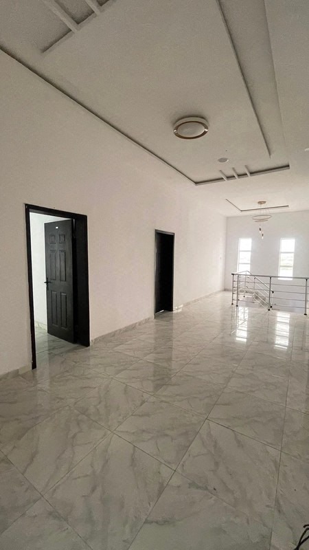 5 bedroom fully detached duplex for sale in chevron photo 2
