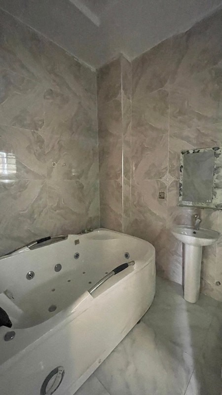 5 bedroom fully detached duplex for sale in chevron photo 13