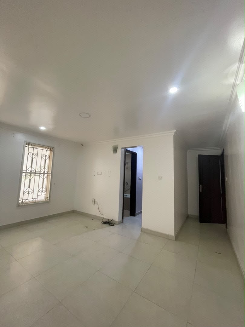 fully service mini flat lekki phase 1 photo 3