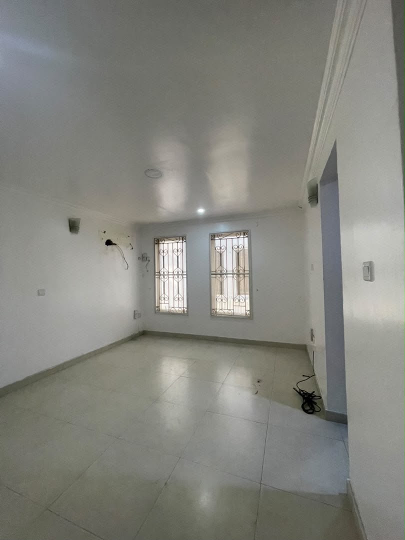 fully service mini flat lekki phase 1 photo 4