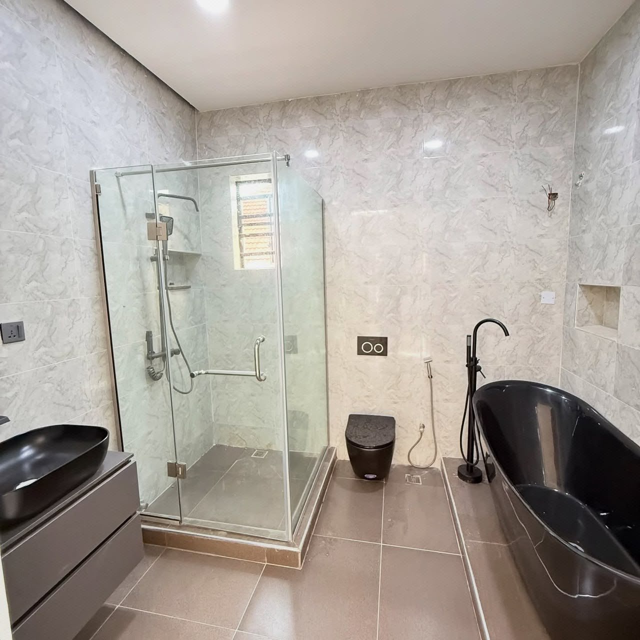 4 Bedroom Detach Duplex with bq photo 5