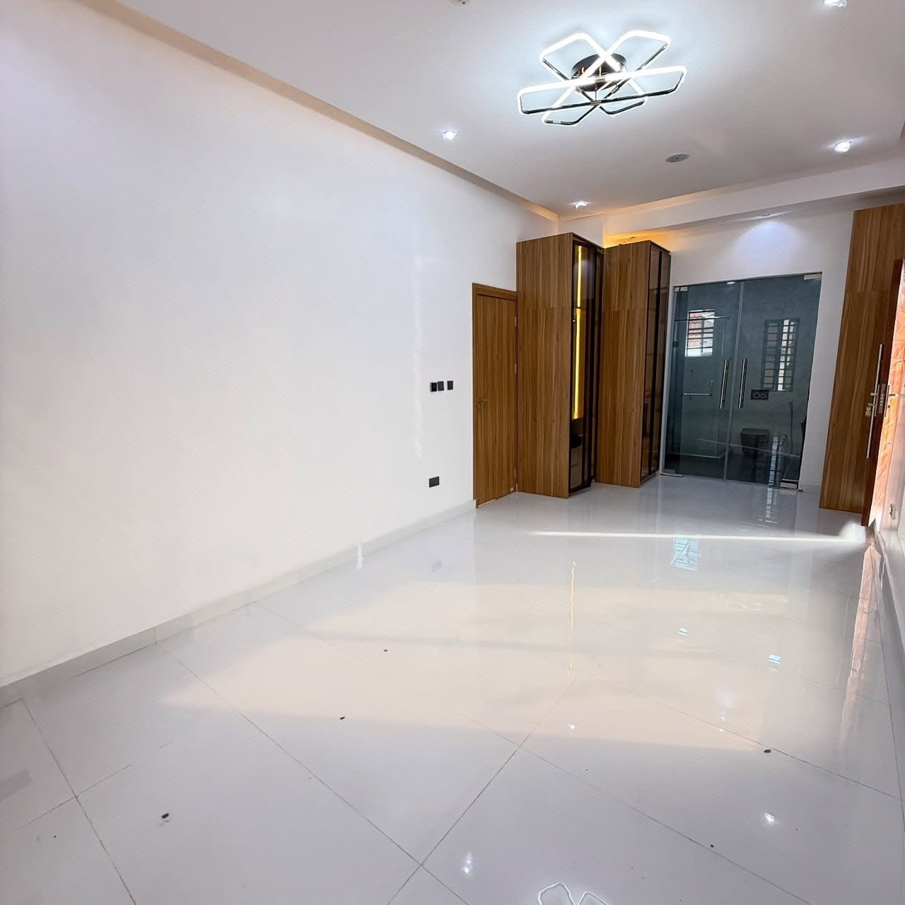 4 Bedroom Detach Duplex with bq photo 8