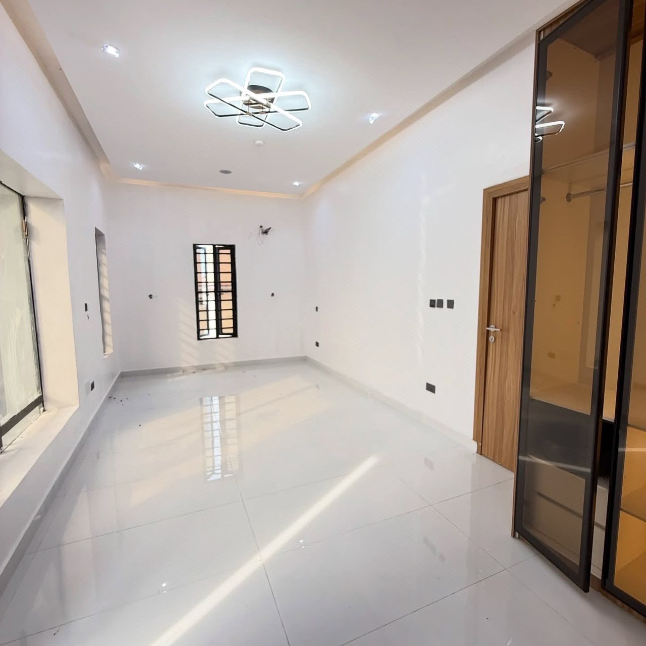 4 Bedroom Detach Duplex with bq photo 10