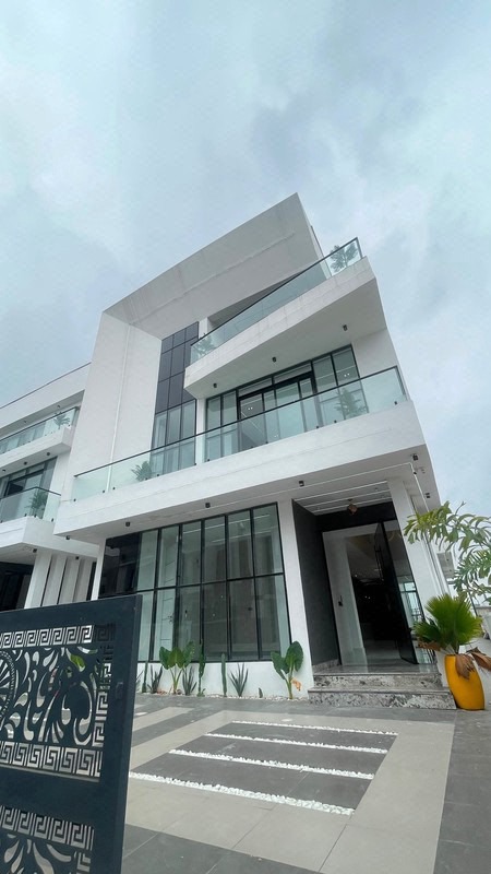 LUXURIOUS , 6BDR FULLY DETACHED  2 STORY DUPLEX + ELEVATOR + CINEMA + OFFICE + ROOFTOP TERRACE + OUTDOOR TERRACE + POOL + BQ photo 2