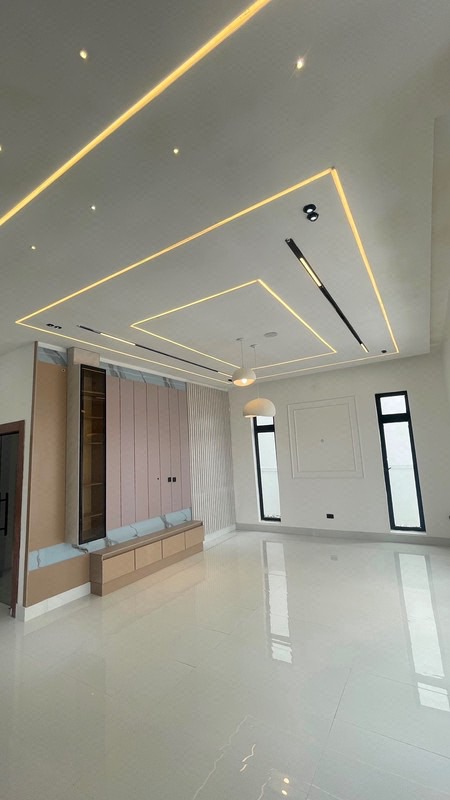 A SHARP LUXURIOUS, WELL DECORATED 4 BEDROOM   DETACHED HOME + BQ photo 6