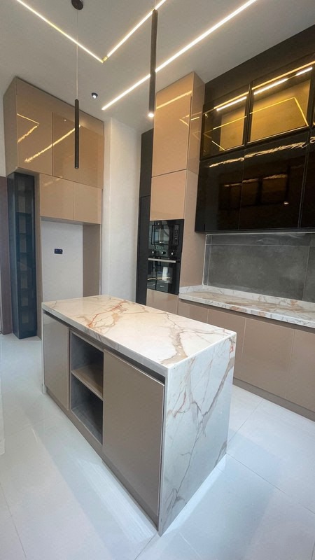 A SHARP LUXURIOUS, WELL DECORATED 4 BEDROOM   DETACHED HOME + BQ photo 14