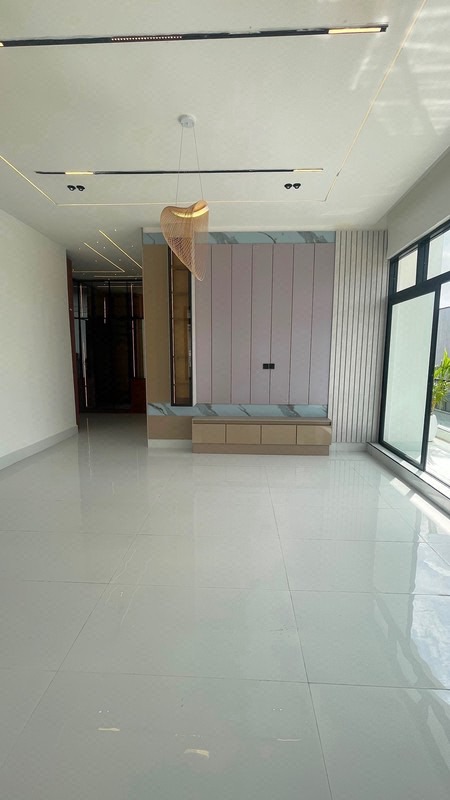A SHARP LUXURIOUS, WELL DECORATED 4 BEDROOM   DETACHED HOME + BQ photo 2