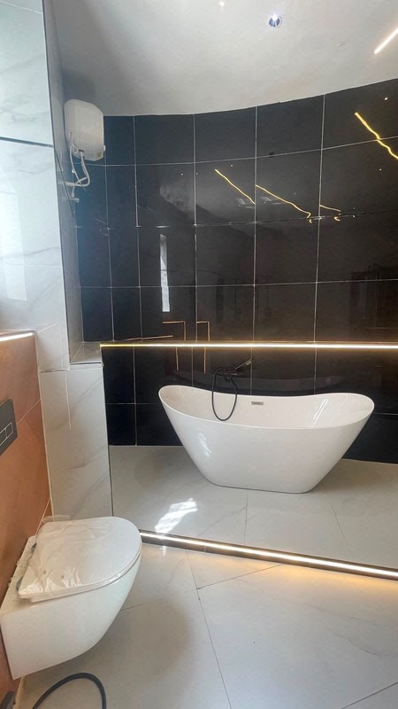 A SHARP LUXURIOUS, WELL DECORATED 4 BEDROOM   DETACHED HOME + BQ photo 11