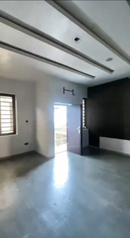 3 Bedroom Semi detached Duplex photo 3