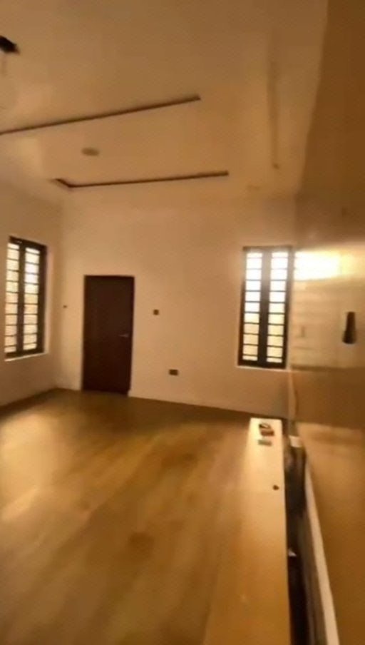 3 Bedroom Semi detached Duplex photo 4