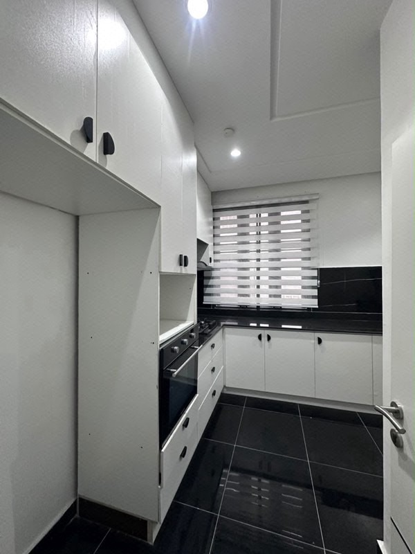 2 bedroom apartment photo 9