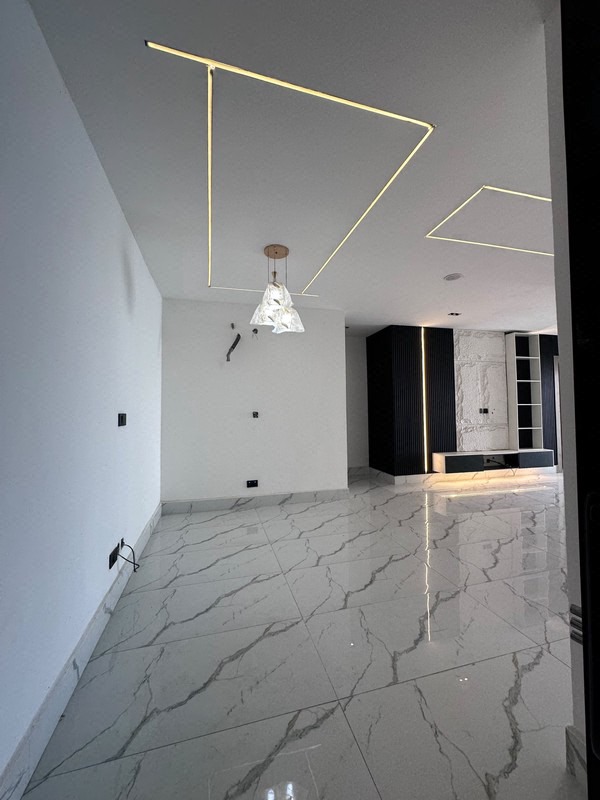 2 bedroom apartment with elevator lekki phase 1 photo 14
