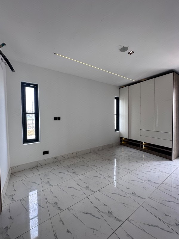 2 bedroom apartment with elevator lekki phase 1 photo 19