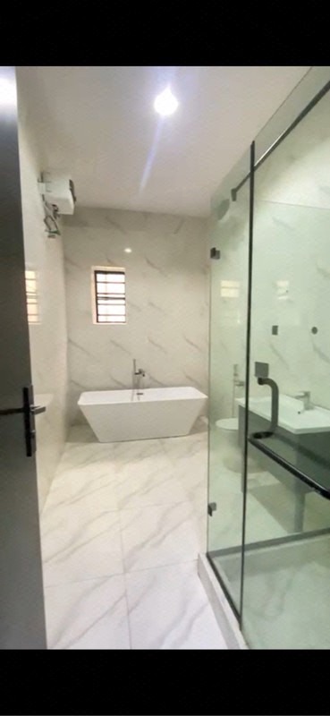 A nice 4 bedroom duplex with a BQ photo 7