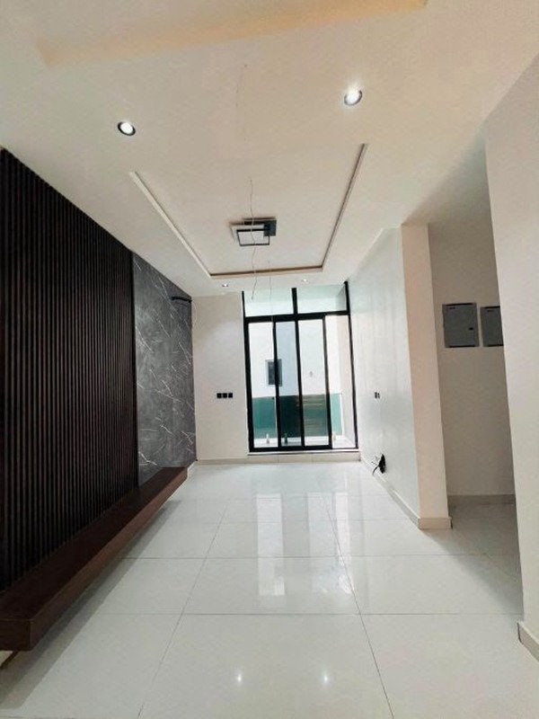 3 Bedroom Semi Detached Duplex photo 9