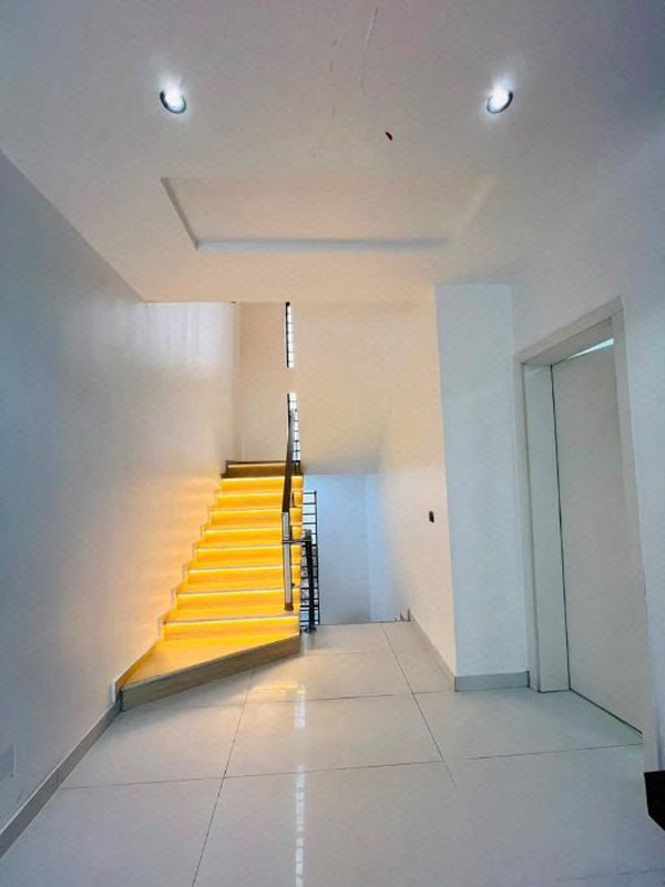 3 Bedroom Semi Detached Duplex photo 13
