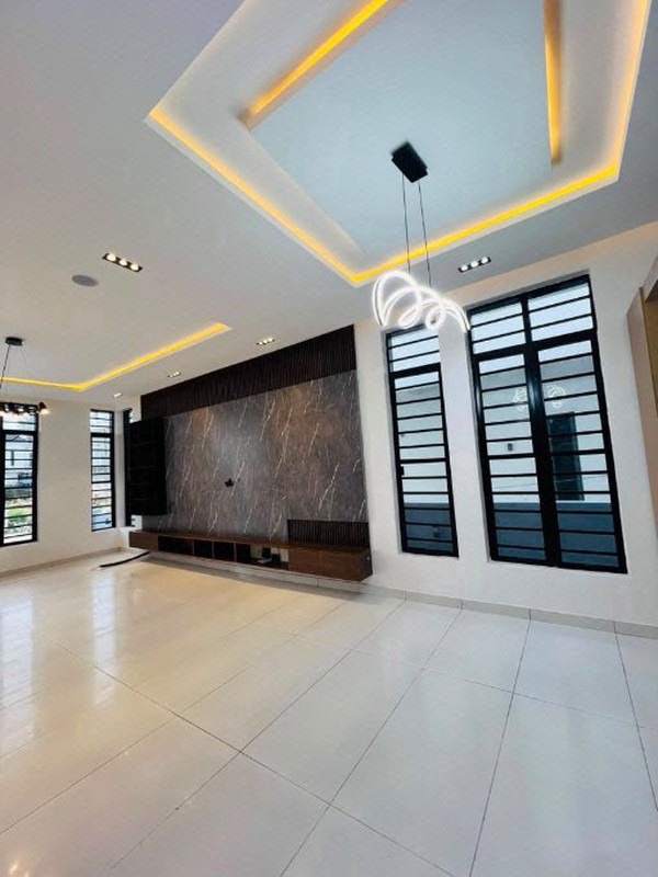 3 Bedroom Semi Detached Duplex photo 15