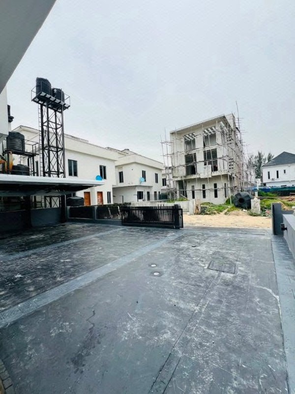 3 Bedroom Semi Detached Duplex photo 12