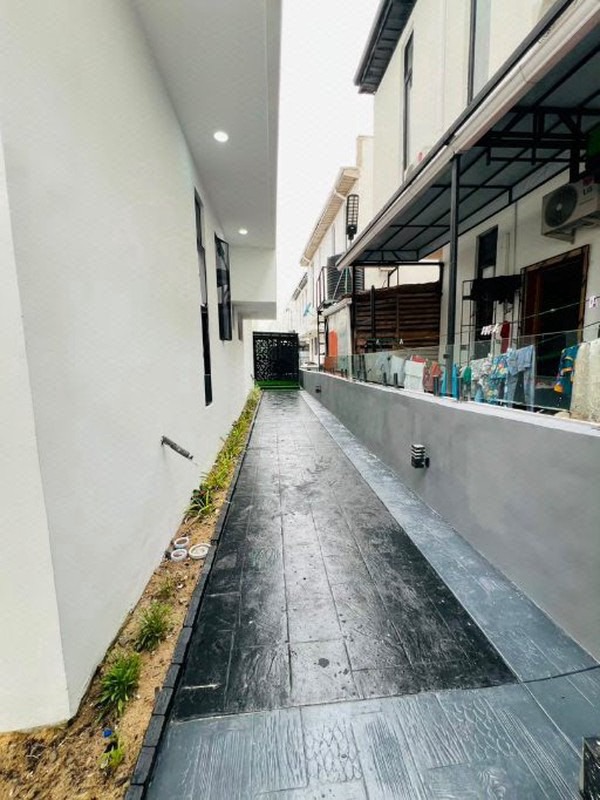 3 Bedroom Semi Detached Duplex photo 16