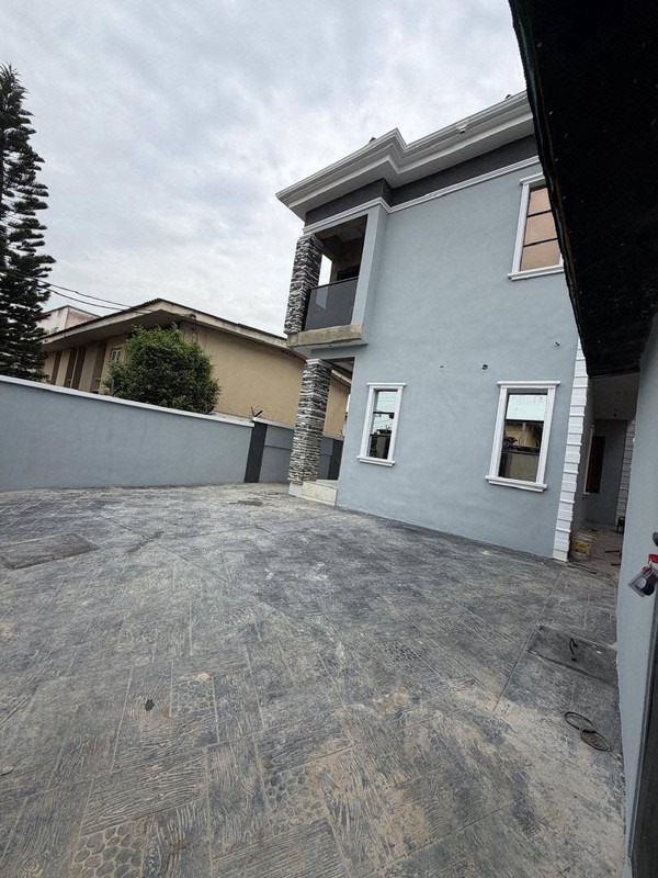 2 units of a well finished and furnished 4 b/room duplex with a room boys' quarter  photo 7