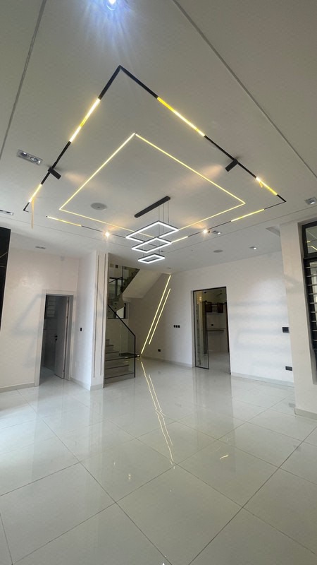 NGN450MILLION  / A STYLISH,  FULLY DETACHED 5 BEDROOM DUPLEX + BQ +  INVERTER ROOM + SWIMMING POOL IN A SECURED  AND  SERENE ESTATE ALONG CHEVRON photo 9
