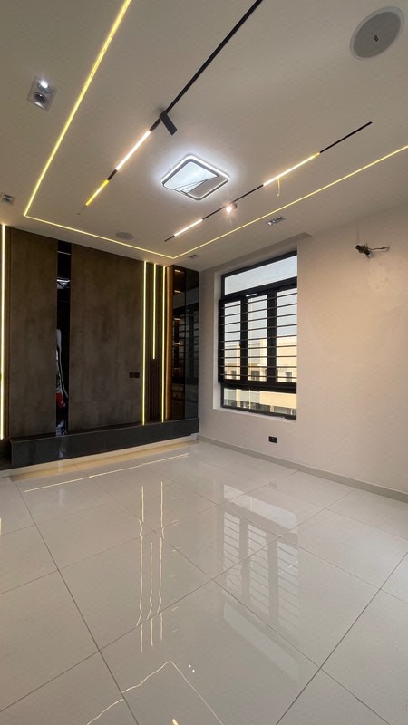 NGN450MILLION  / A STYLISH,  FULLY DETACHED 5 BEDROOM DUPLEX + BQ +  INVERTER ROOM + SWIMMING POOL IN A SECURED  AND  SERENE ESTATE ALONG CHEVRON photo 2